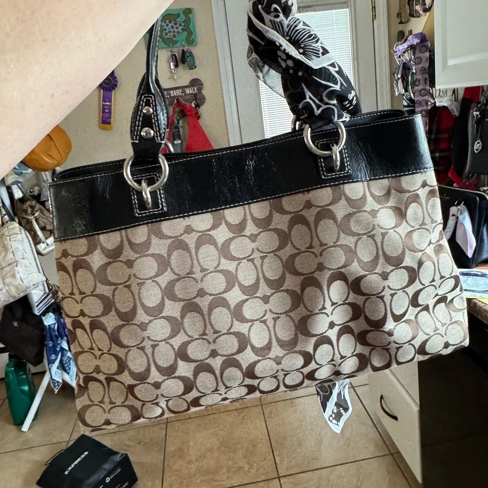 Coach Beige Signature Canvas Shoulder Tote with Black Trim VINTAGE - Picture 2 of 5